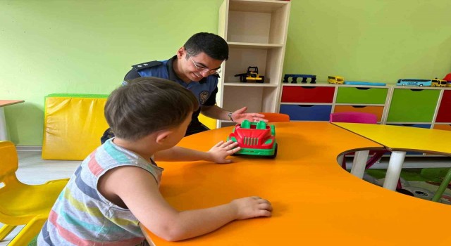 Hakkarili minikler ‘Kanka Polisi çok sevdi