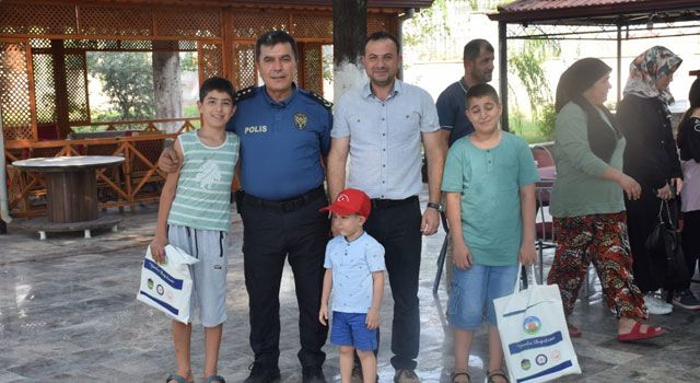 İlçede Öğrencilere Kırtasiye Yardımı