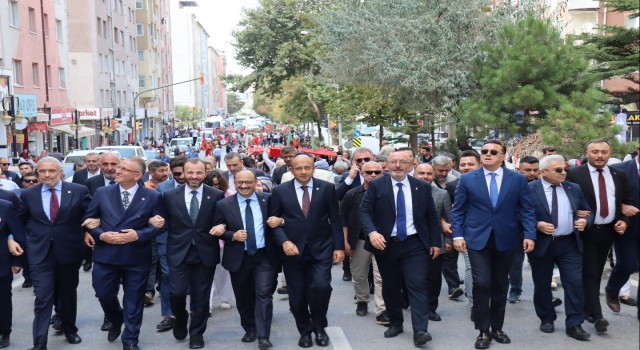 Kütahyalılardan Adnan Menderese büyük vefa