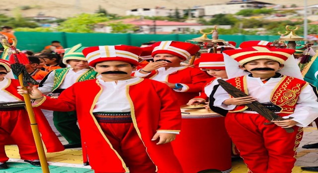 Malatyada bir ilki gerçekleştirip okul mehteran takımı kurdular