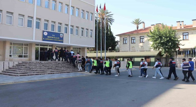 Mersinde 1 milyon dolarlık kumaşa için operasyon: 16 tutuklama