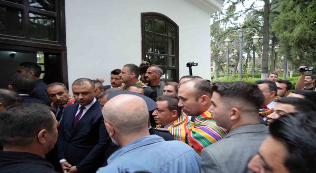 MHP Genel Sekreteri İsmet Büyükataman Ertuğrul Gazi Türbesine alınmayınca arbede yaşandı