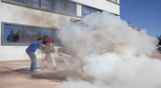Öğrencilere yangına müdahale eğitimi verildi