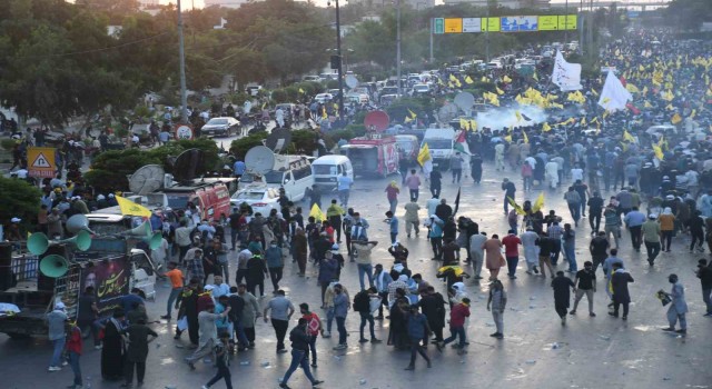 Pakistanda ABD Konsolosluğuna yürüyen göstericilere polisten müdahale