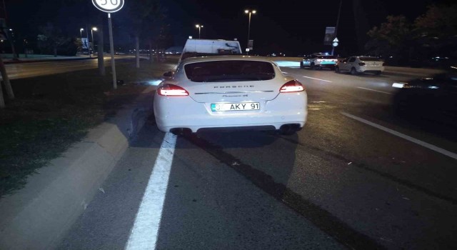 Pendikte otomobilin çarptığı motosiklet, kontrolden çıkarak park halindeki araca çarptı: 1 yaralı