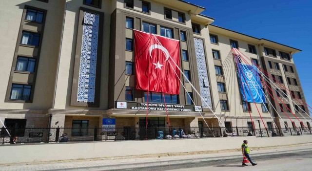 Prof. Dr. Erbaş: “Bizim ilmimiz insanlığı yaşatmak içindir, Batının ise öldürmek içindir”