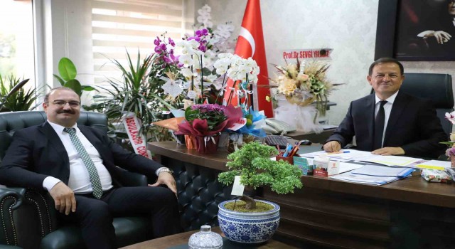 Rektör Hacımüftüoğlundan yönetim ekibine hayırlı olsun ziyareti