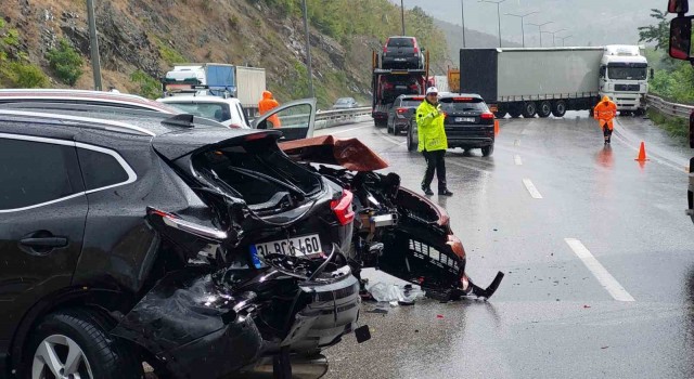 Samsunda 7 araçlı zincirleme kaza: 1i ağır 6 yaralı