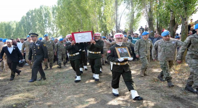Şehit Piyade Sözleşmeli Er Abakay memleketi Muşta toprağa verildi