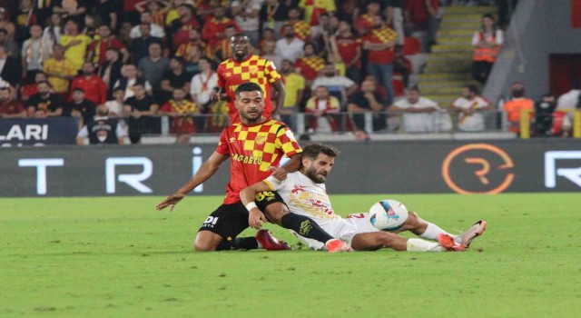 Trendyol Süper Lig: Göztepe:2 - Kayserispor:0 (İlk yarı)