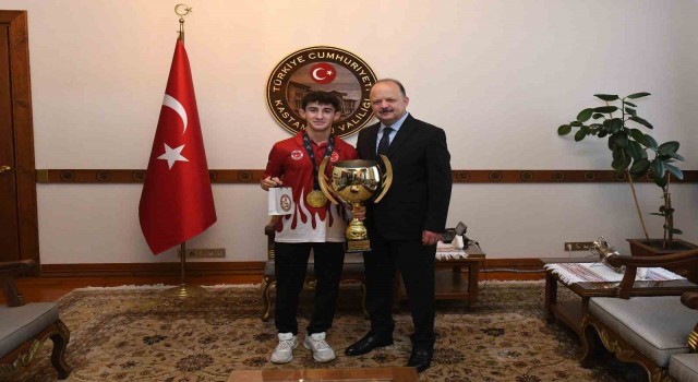 Vali Dallı: Gençlerimize imkanlarımız dahilinde, her türlü desteği vermeye devam edeceğiz