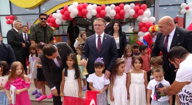Vanda 295 bin öğrenci için ilk ders zili çaldı