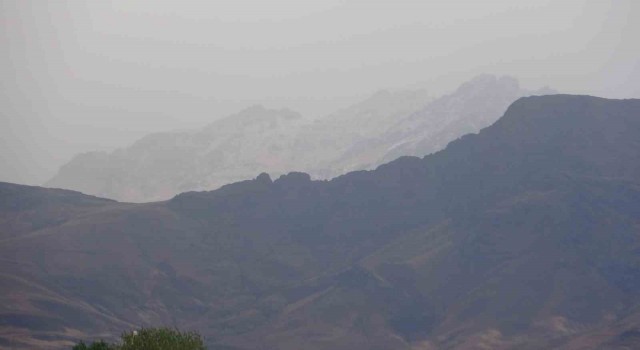 Vanda 3 bin 200 rakımlı Erek Dağına mevsimin ilk karı düştü