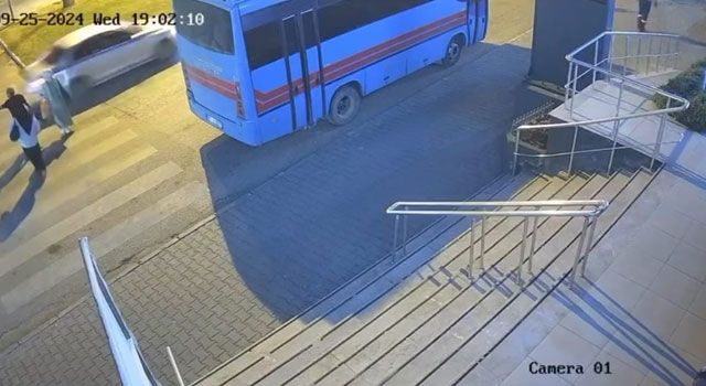 Yaya Yolunda Karşıya Geçen Kadına Araba Çarptı