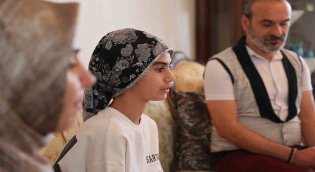 14 yaşındaki Fatma Zehra Lösemi hastalığını yediği gün, 3 bayramı bir anda kutladı