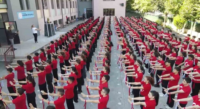 480 öğrenciden Cumhuriyetin 101. yılına özel koreografi