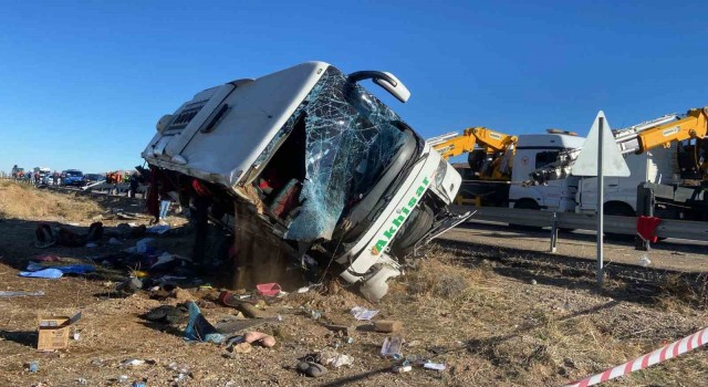 Aksarayda feci otobüs kazası: 6 ölü, 29 yaralı