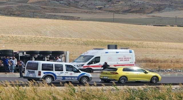 Ankarada kuzu yüklü tır devrildi, hayvanlar telef oldu