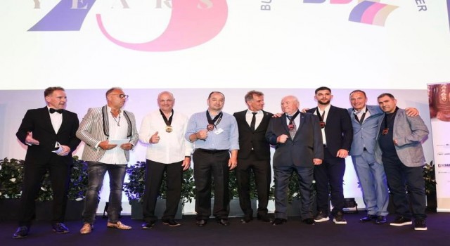 Antrenör Bülent Başer en iyiler arasında gösterildi