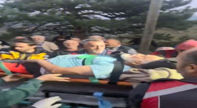 Artvin'de traktör uçuruma yuvarlandı: 1 yaralı