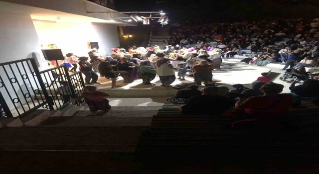 Ayvacıkta Mahalle Muhtarı Şalvar Gecesi Düzenledi