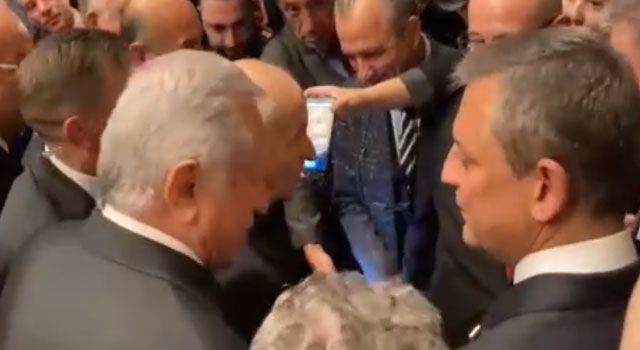 Bahçeli ve Özel TBMM’de Sohbet Etti