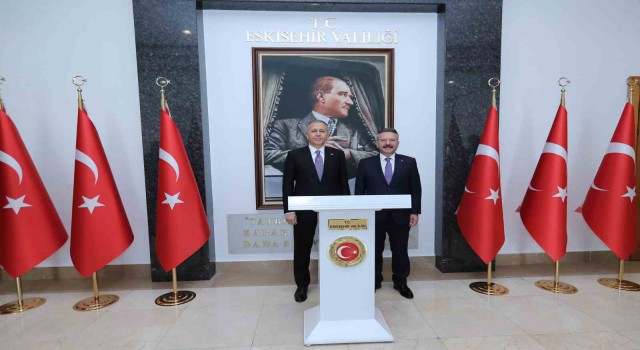 Bakan Yerlikaya, Eskişehir Valiliğini ziyaret etti