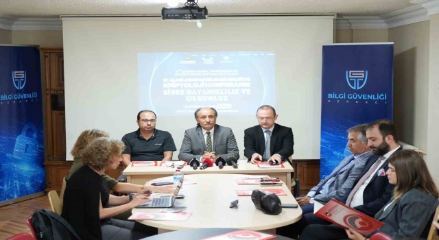 Bilgi Güvenliği Derneği Lideri Alkan: “(İşletim sistemi) Sistem çöktüğünde dünya çöküyor, dolayısıyla dünya taş devrine dönecek demektir”