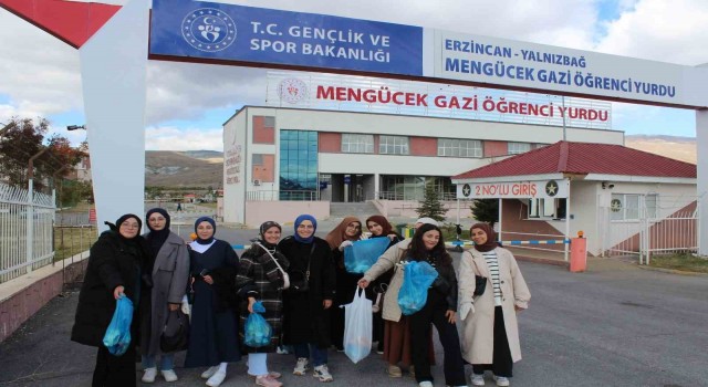 Çevre bilinci için gönüllü öğrenciler sahada