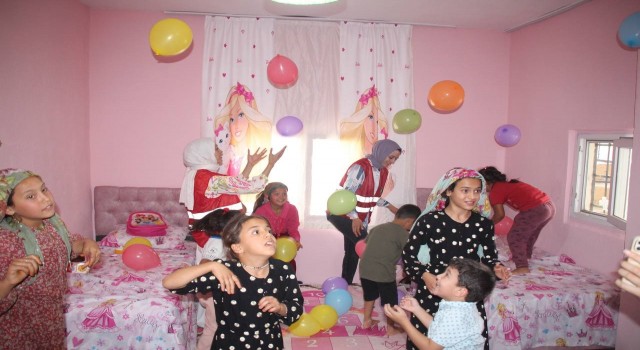 Çocukların yeni yuvası anneyi gözyaşlarına boğdu
