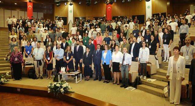 ÇÜ’de “Uluslararası Herkes-için-Dil” Konferansı Düzenlendi