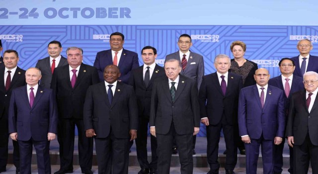 Cumhurbaşkanı Erdoğan, BRICS Liderler Zirvesinde aile fotoğrafı çekimine katıldı