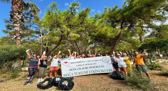 Datça Kovanlık Tabiat Parkında doğa yürüyüşü ve çevre temizliği etkinliği düzenlendi