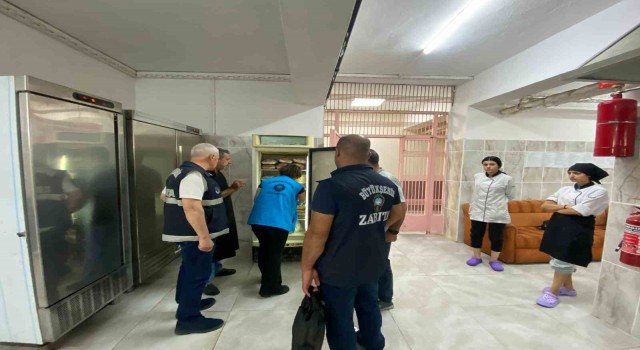 Diyarbakırda iki okulda tarihi geçmiş 80 kilo ete el konuldu