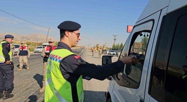 Diyarbakırda jandarma denetiminde 8 asker kaçağı tespit edildi