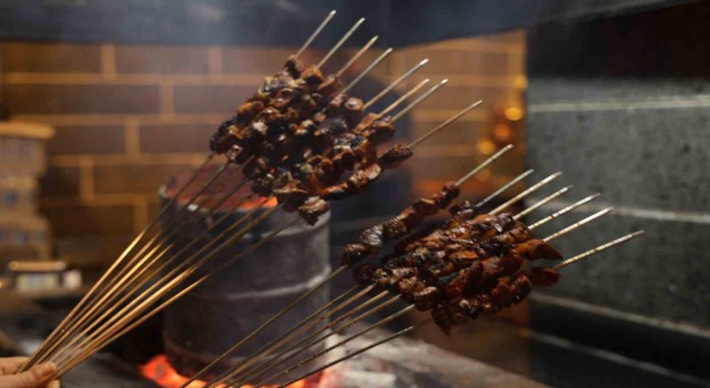 Diyarbakırdaki festivalde tescilli ciğer ve kadayıfın satışları ikiye katlandı