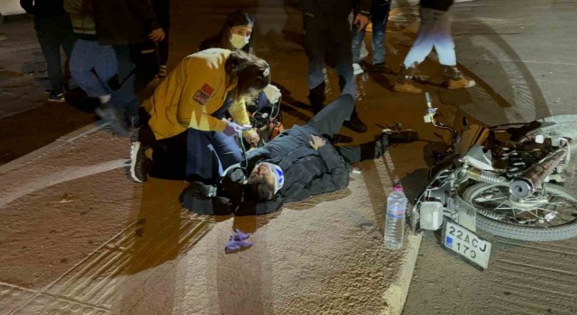 Edirnede otomobil ile motosiklet çarpıştı: 2 yaralı