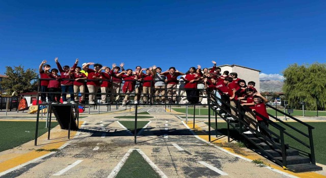 Erzincanda çocuklara oyunlarla trafik eğitimi verildi