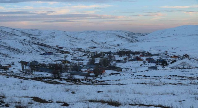 Erzincanın yüksek kesimlerinde kar yağışı etkili oldu