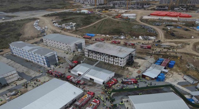 Esenlerde kentsel dönüşüm alanında korkutan yangın