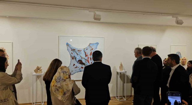 ‘Farklı Olsan Ne Olur sergisi Kadırga Sanat Galerilerinde sanatseverlerle buluştu