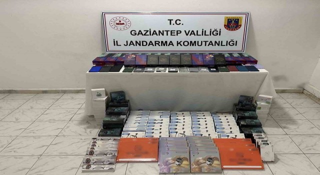 Gaziantepte 1 milyon TL değerinde telefon ve aksesuar ele geçirildi