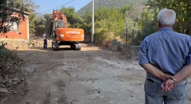 İlçede Yol Çalışmalarını Vatandaşlar İlgiyle Takip Ediyor
