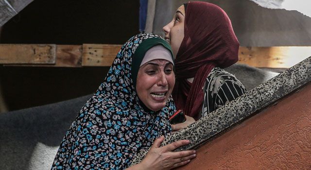 İsrail'in Gazze Saldırılarında Can Kaybı Artıyor: Ölü Sayısı 42 Bini Aştı