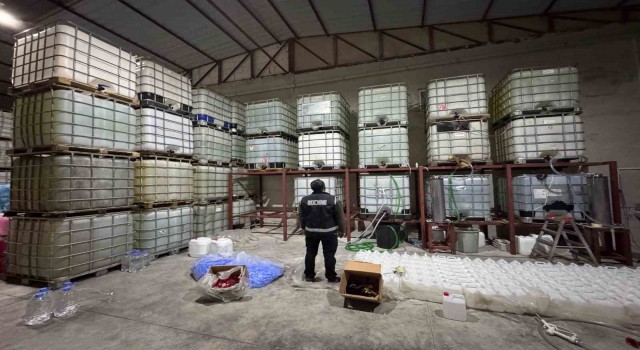 Kaçak alkol fabrikasına operasyon: 30 milyon lira değerinde malzemeye el konuldu