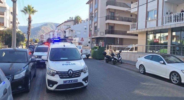 Kafasına şişe ile vurup sırtından bıçaklayarak öldürdü