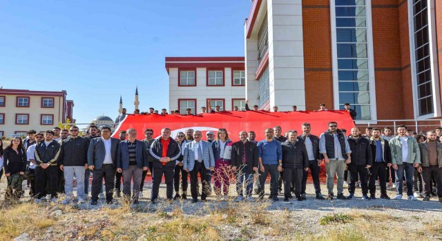 KMÜde Cumhuriyetin 101nci yılına özel 101 meşe fidanı toprakla buluştu