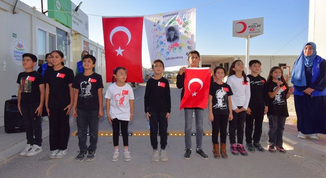 Konteyner Kentte Yaşayan Çocukların Cumhuriyet Bayramı Sevinci