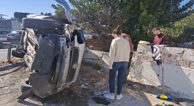 Kontrolden çıkan araç yan yattı