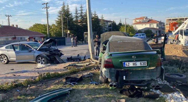 Konyada iki otomobil çarpıştı: 4 yaralı